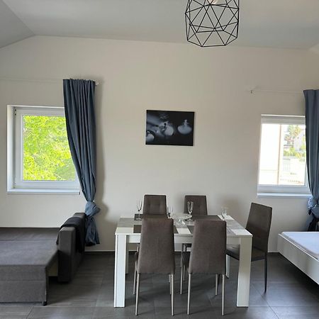 Apartman Byt 75M2 Klid Priroda Pro Rodinu Prague Exterior photo