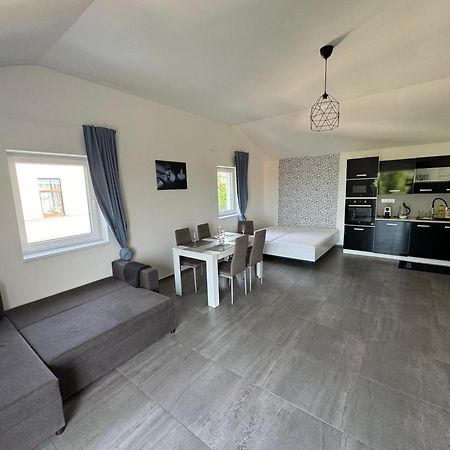 Apartman Byt 75M2 Klid Priroda Pro Rodinu Prague Exterior photo
