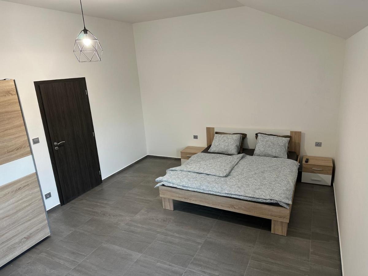 Apartman Byt 75M2 Klid Priroda Pro Rodinu Prague Exterior photo