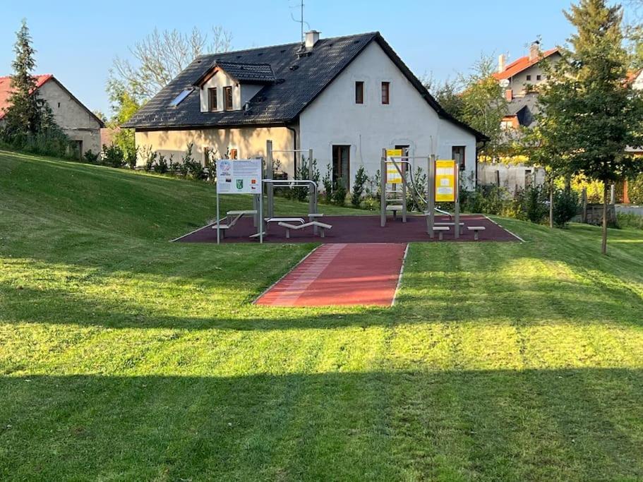 Apartman Byt 75M2 Klid Priroda Pro Rodinu Prague Exterior photo