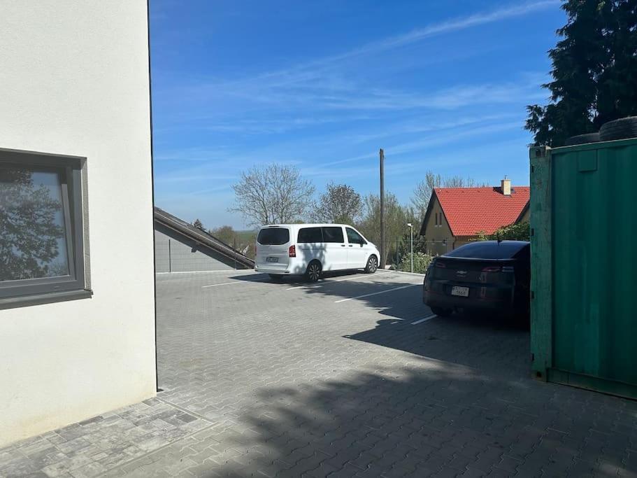 Apartman Byt 75M2 Klid Priroda Pro Rodinu Prague Exterior photo
